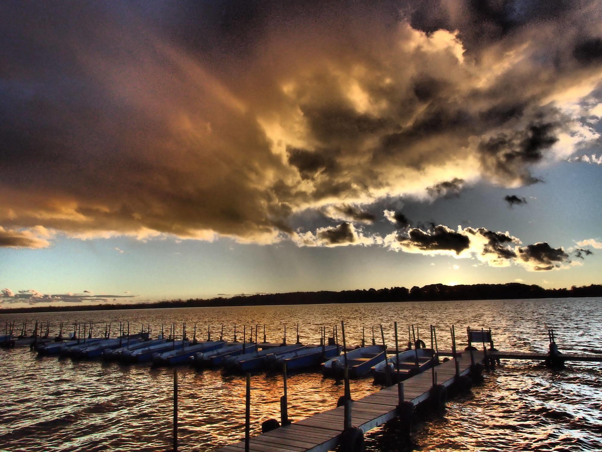 Lagoon City Lake Dalrymple Resort מראה חיצוני תמונה